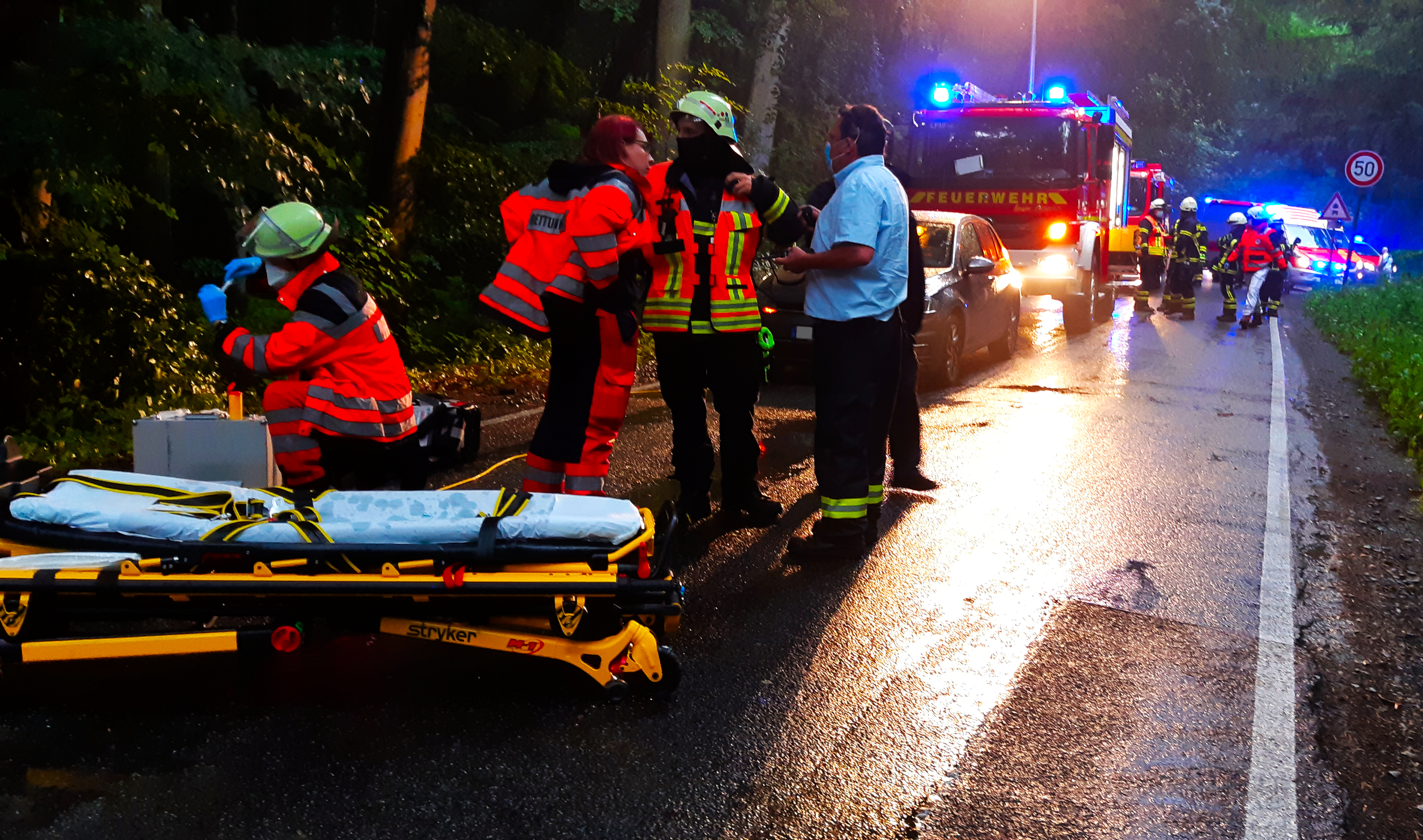 Verkehrsunfall mit eingeklemmter Person 