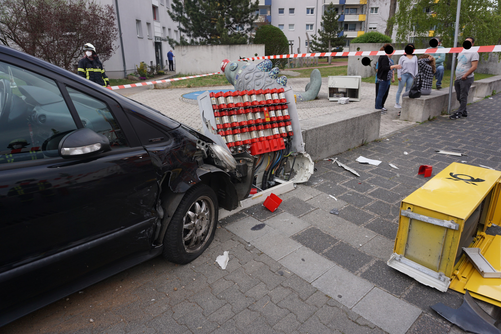 Verkehrsunfall an Stromkasten