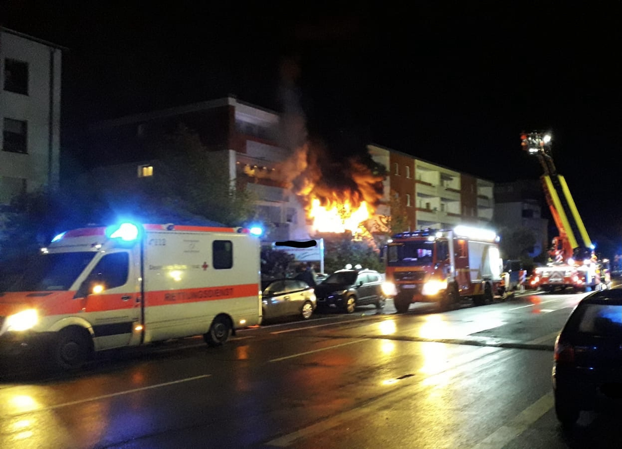 Wohnungsbrand mit Menschenleben in Gefahr